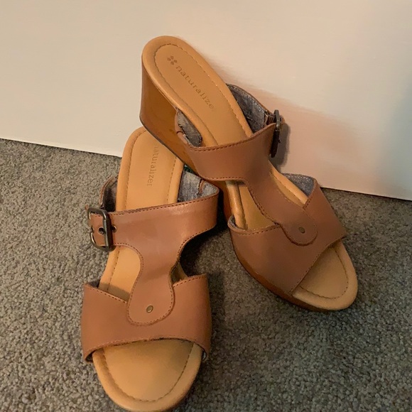 Naturalizer Shoes - Naturalizer Tan Wedge Sandal size 9